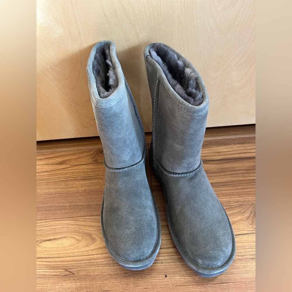 Bearpaw boots size 10 - Picture 3 of 4